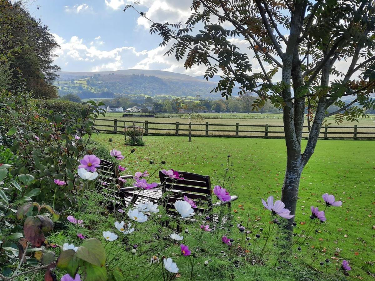 The Lodge Brecon B&B Bagian luar foto