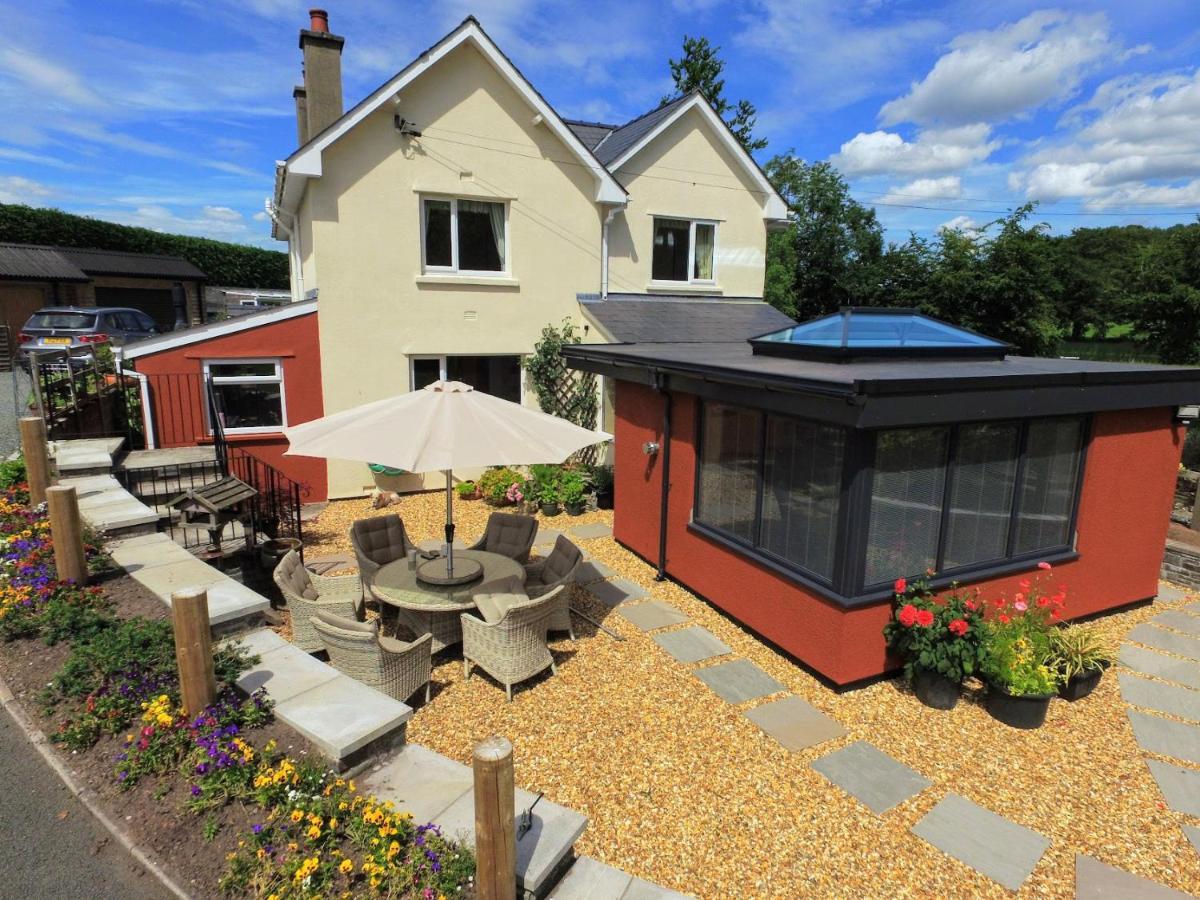 The Lodge Brecon B&B Bagian luar foto