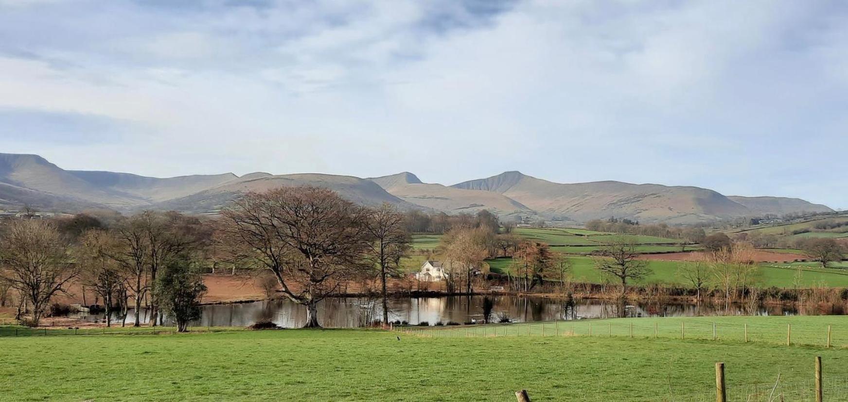 The Lodge Brecon B&B Bagian luar foto